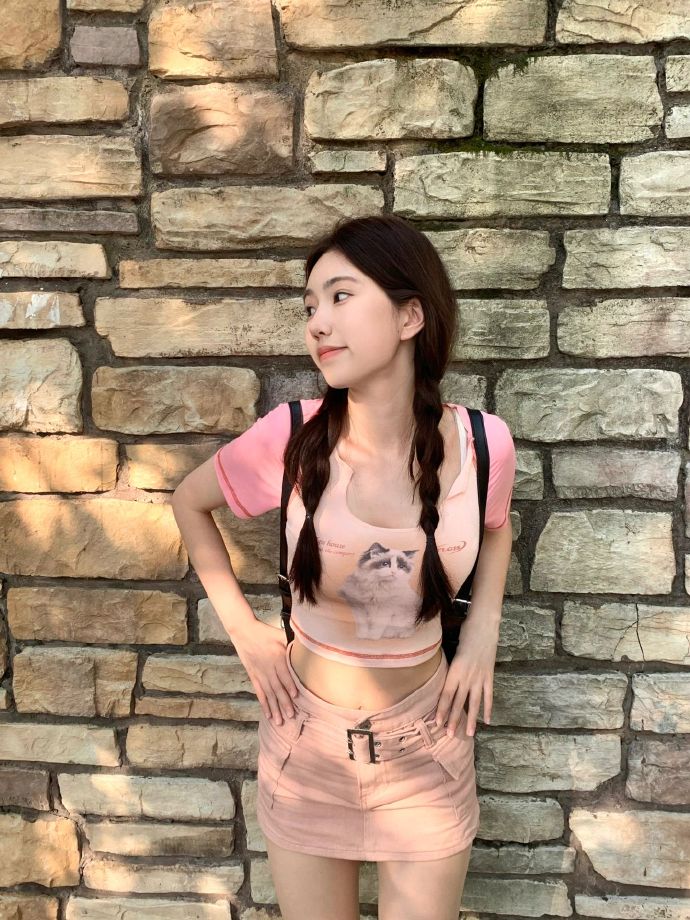 46岁女配演绎《这一秒过火》惊艳四座,张凌赫角色引热议